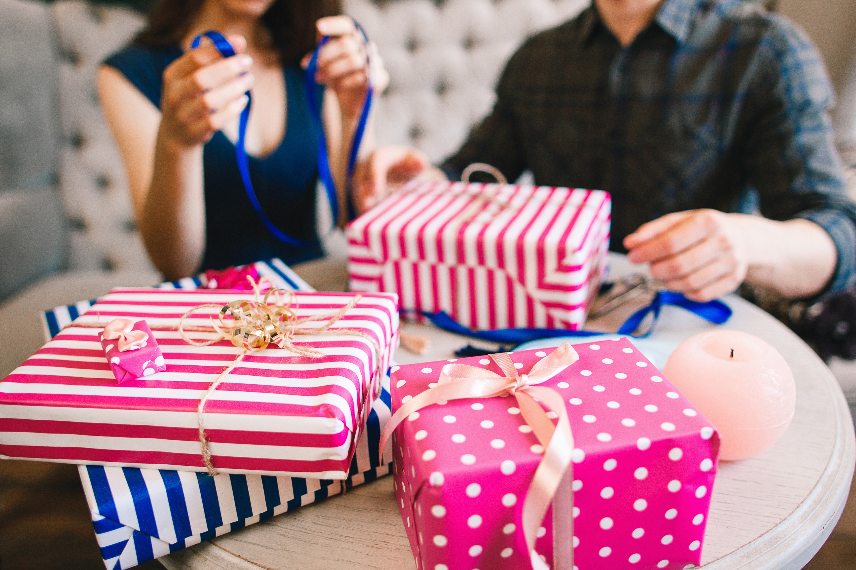 Christmas Gift Wrapping Tips & Tricks | OrnamentShop.com