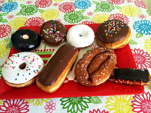 A plate of doughnuts with a hidden donut ornament | OrnamentShop