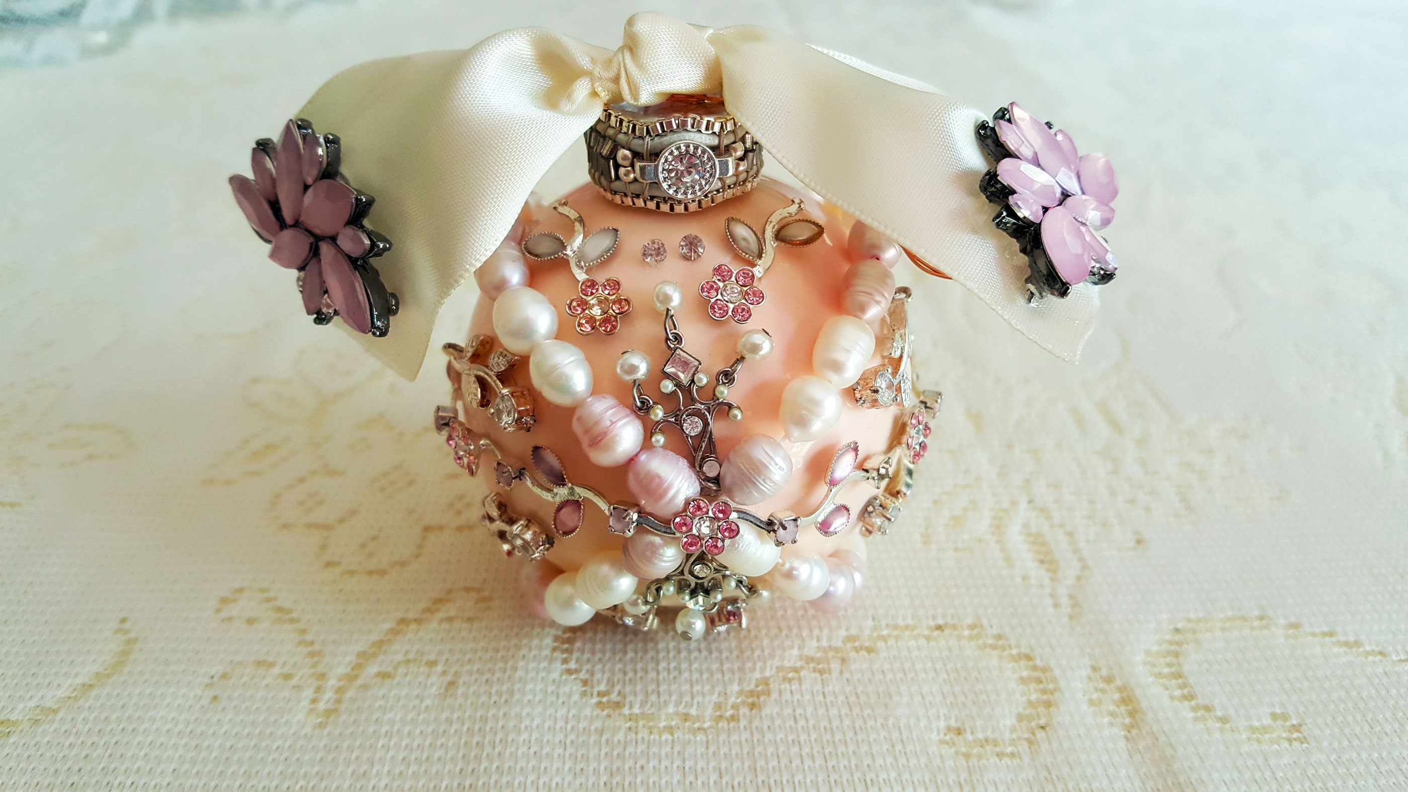 A DIY Vintage Jewelry Wedding Ornament | OrnamentShop.com