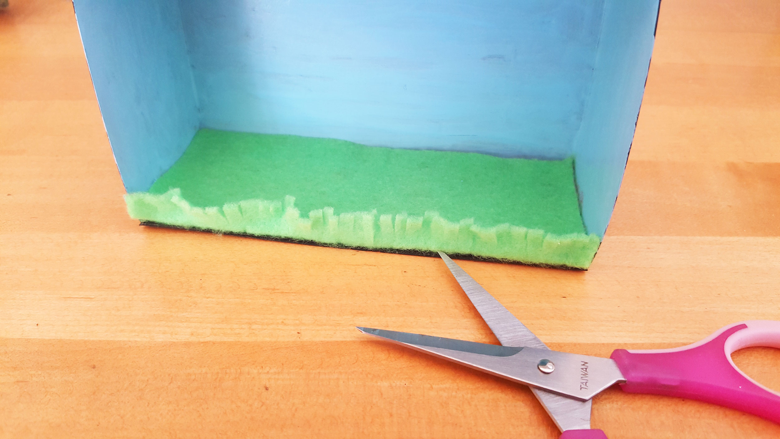 Step 5: Now you can cut the felt into strips to represent blades of grass. | OrnamentShop.com