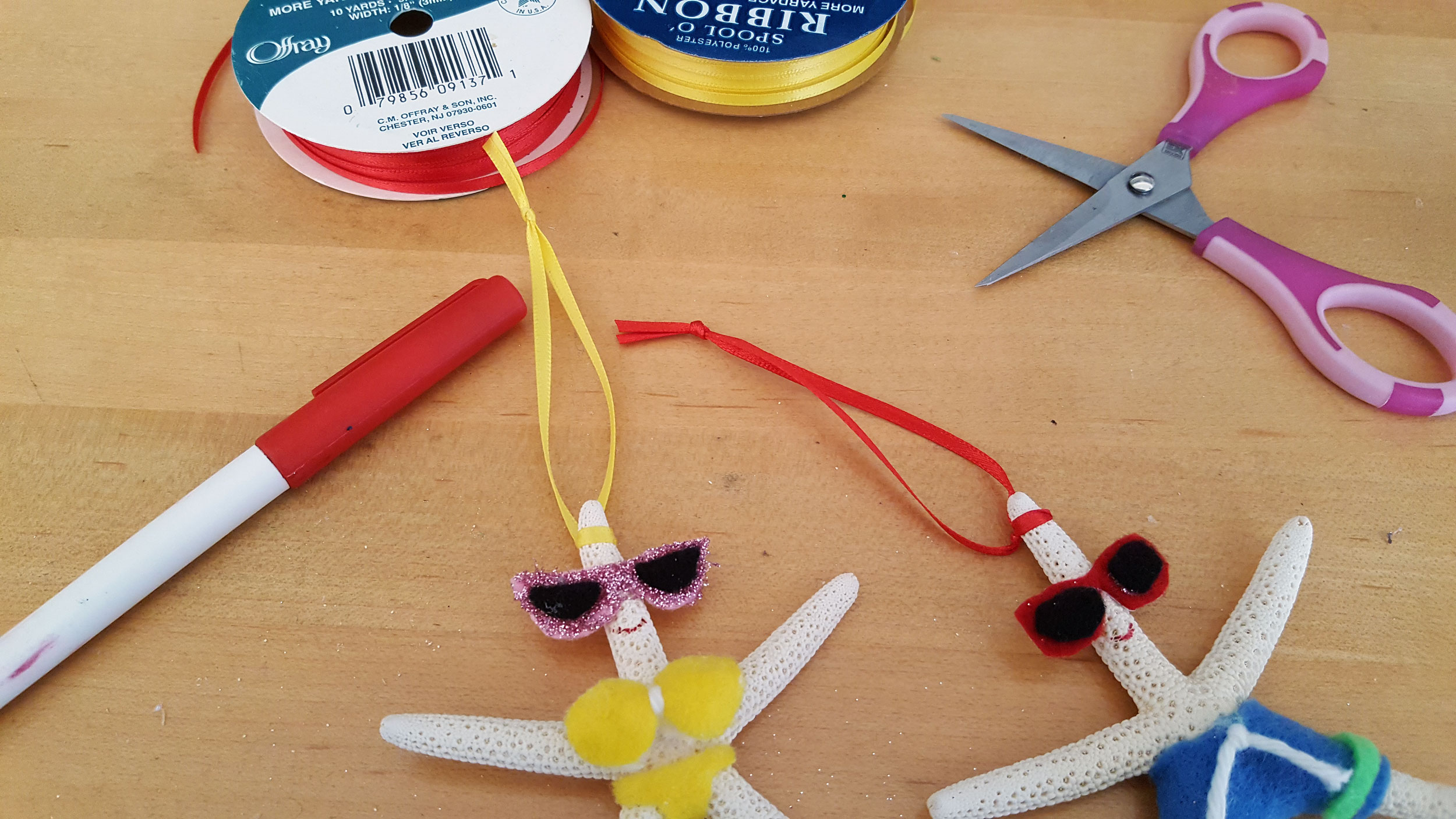 Ribbon added on the tip of Starfish Ornaments | OrnamentShop.com