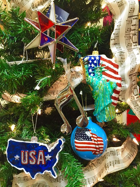 Patriotic ornaments including a cathedral star, Statue of Liberty, and the American flag. | OrnamentShop.com