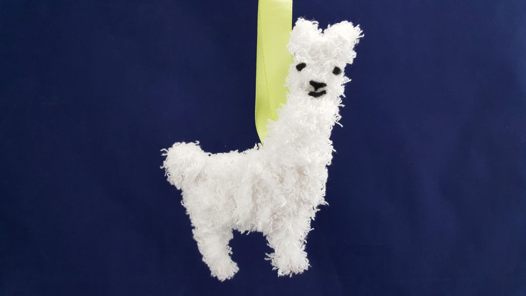 A llama ornament made of wool. Easily make one as a DIY project with our instructions! | OrnamentShop.com